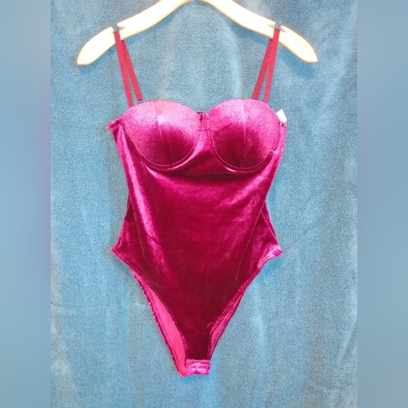 🔴 SALE NWT Haute Monde Burgundy Velvet Bodysuit - Picture 1 of 6